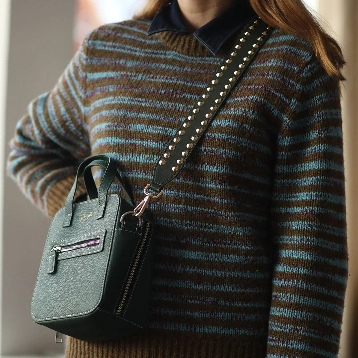 Väskrem med dubbla nitar i veganskt läder Gabrielle BY P