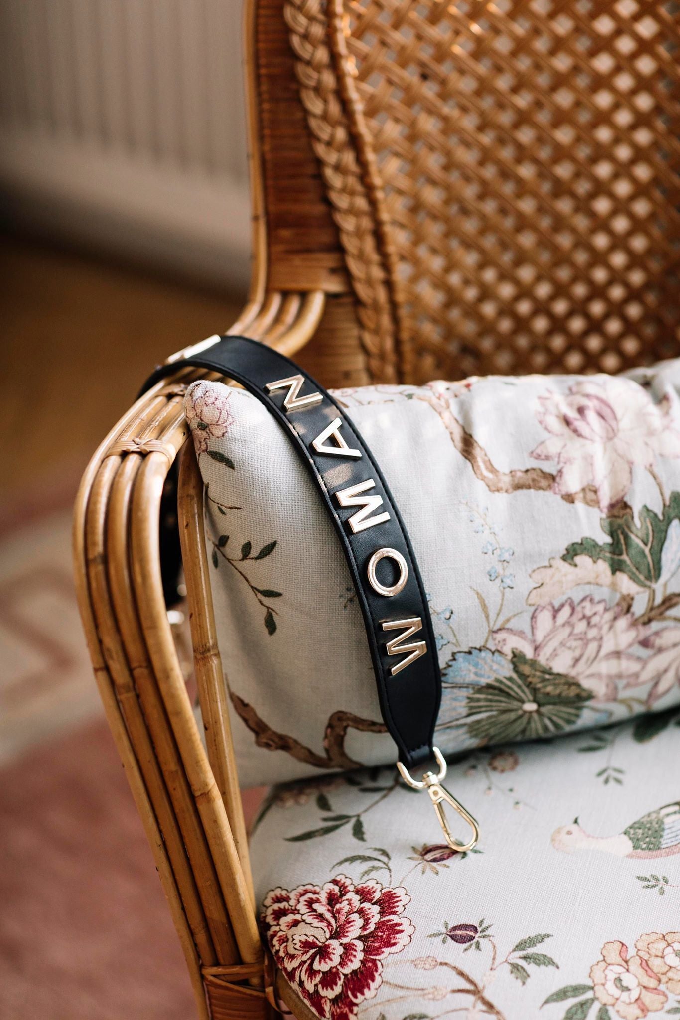 WOMAN shoulder strap International Women's Day