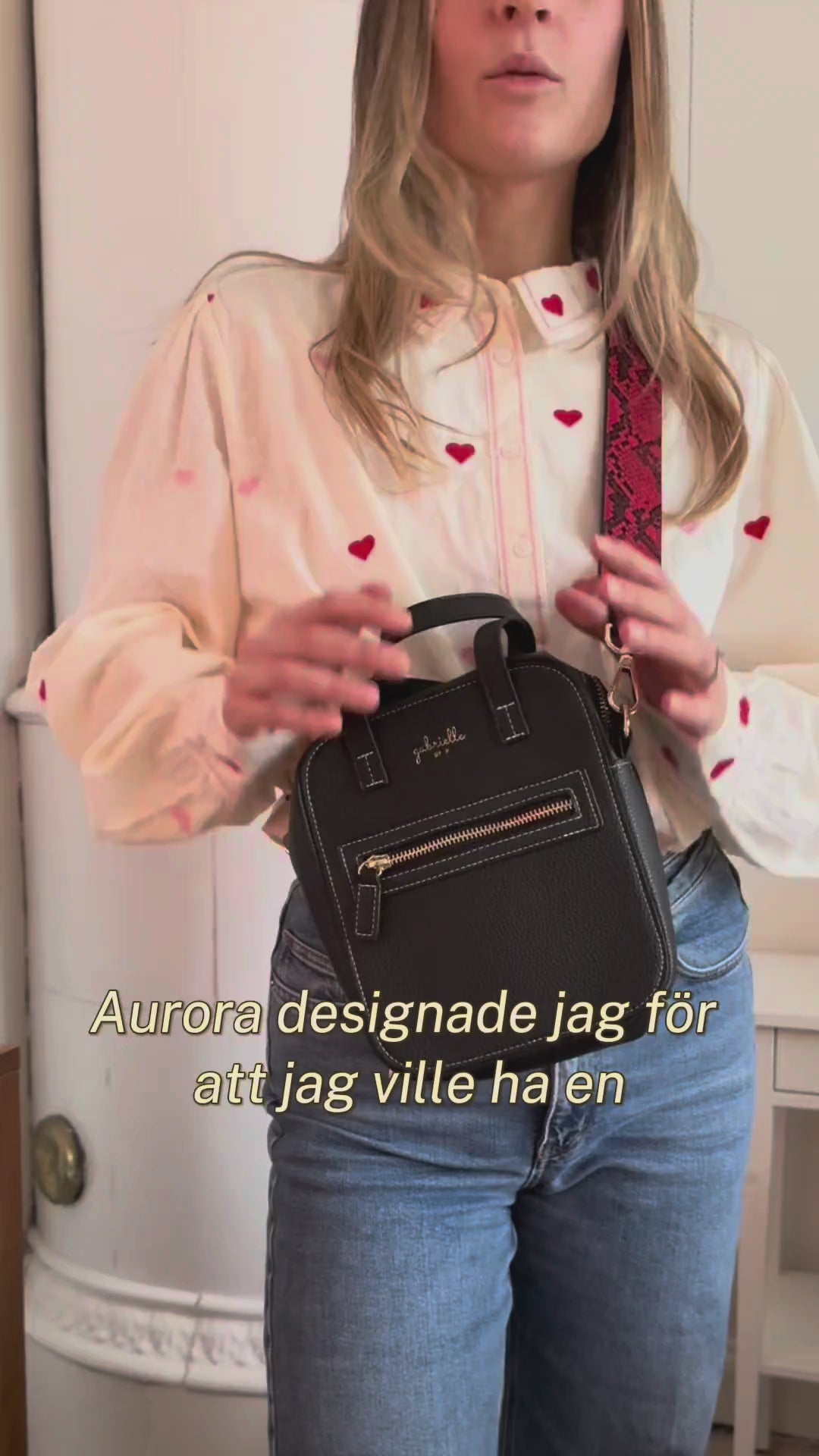 Video provided by Shopify App SwipeUp